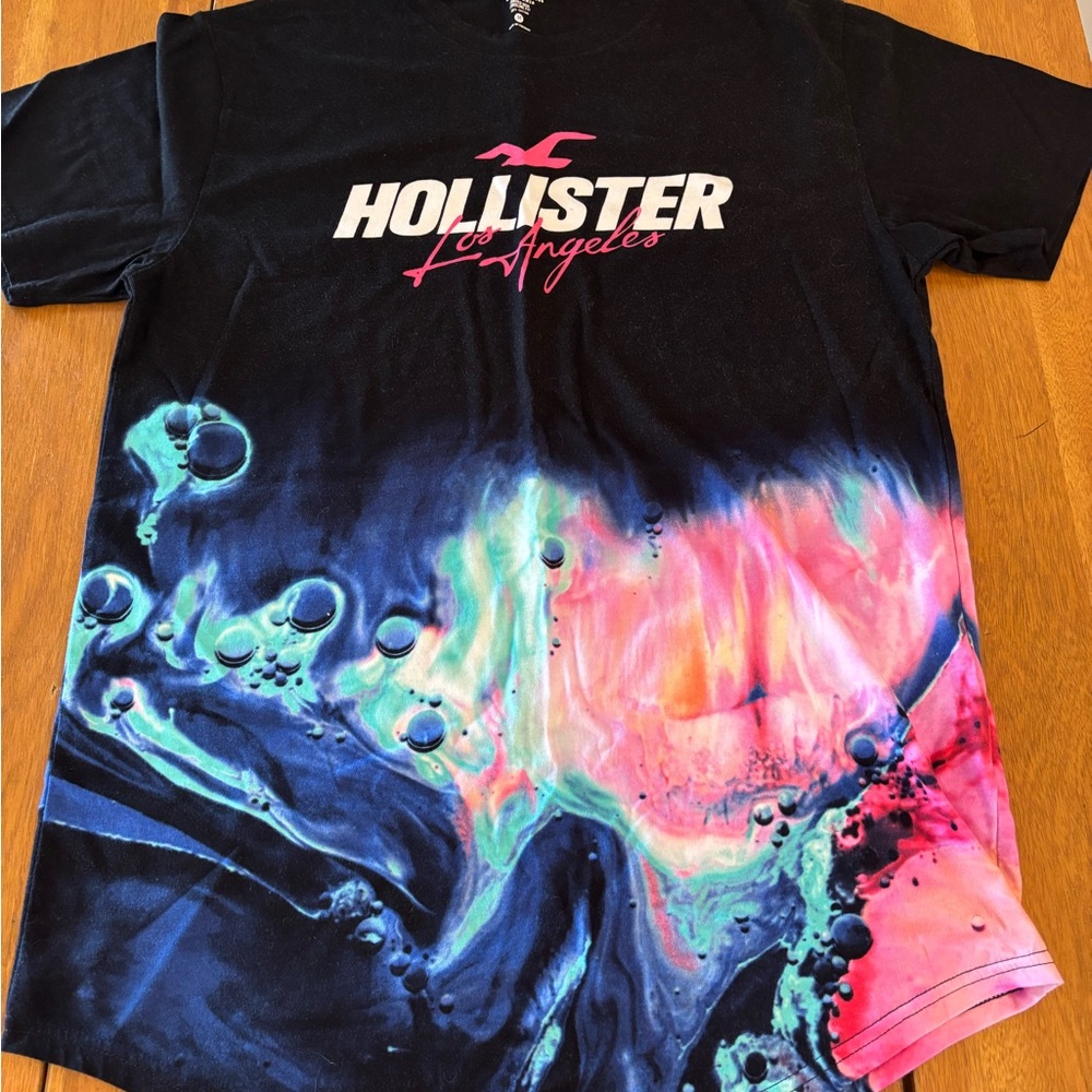 Hollister Men’s Black and Pink Graphic Tee - NWOT